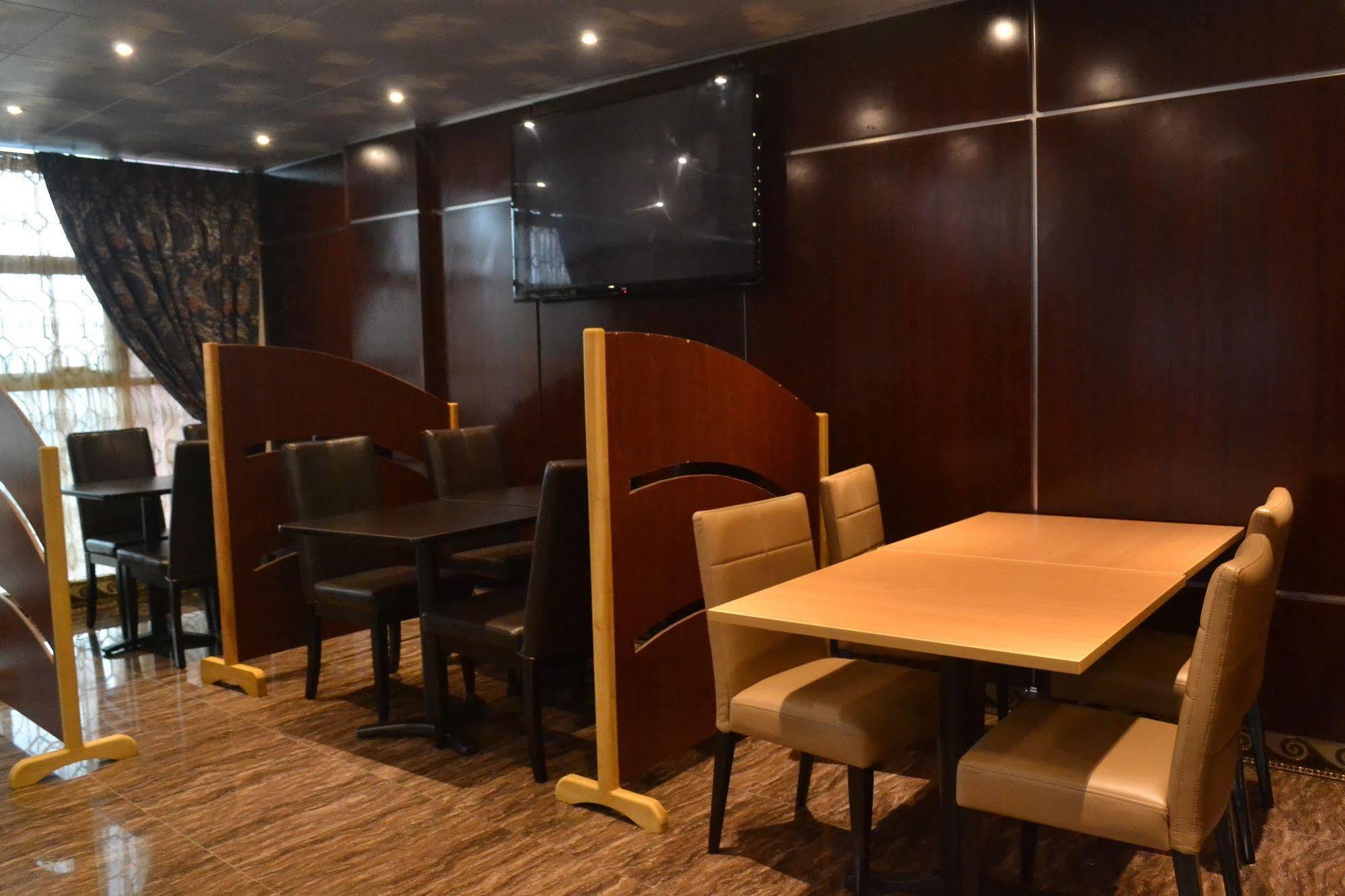 Noubou International Hotel ดูอาลา ภายนอก รูปภาพ