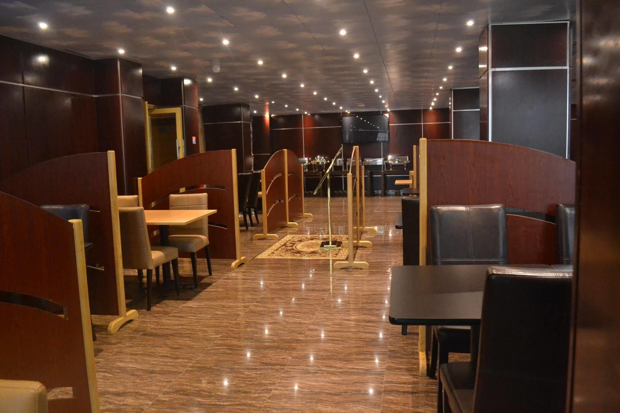 Noubou International Hotel ดูอาลา ภายนอก รูปภาพ