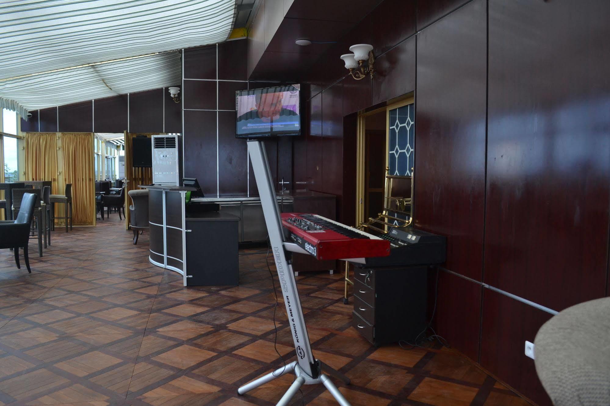 Noubou International Hotel ดูอาลา ภายนอก รูปภาพ