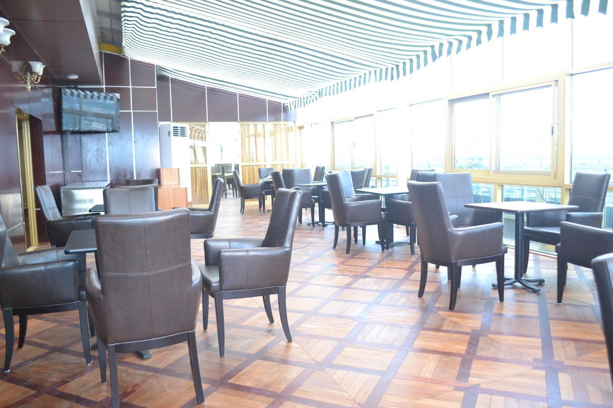 Noubou International Hotel ดูอาลา ภายนอก รูปภาพ