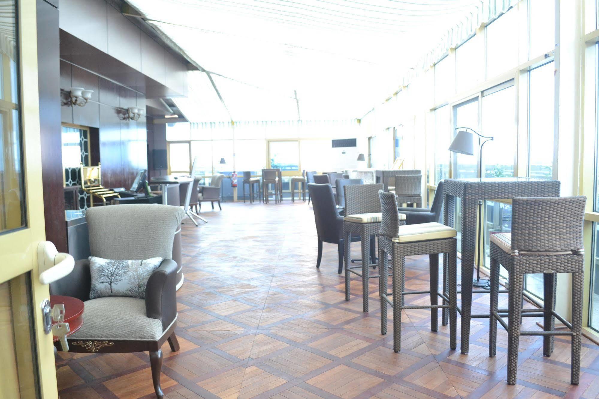 Noubou International Hotel ดูอาลา ภายนอก รูปภาพ
