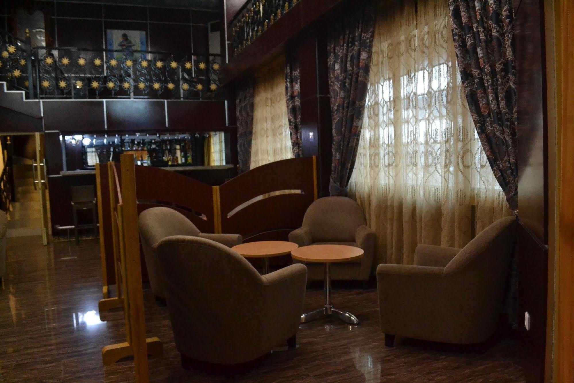 Noubou International Hotel ดูอาลา ภายนอก รูปภาพ